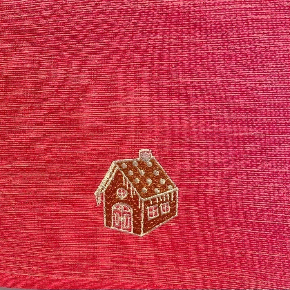 Gingerbread House Pink Embroidered Ribbed Table Runner New With Tags - Picture 5 of 5